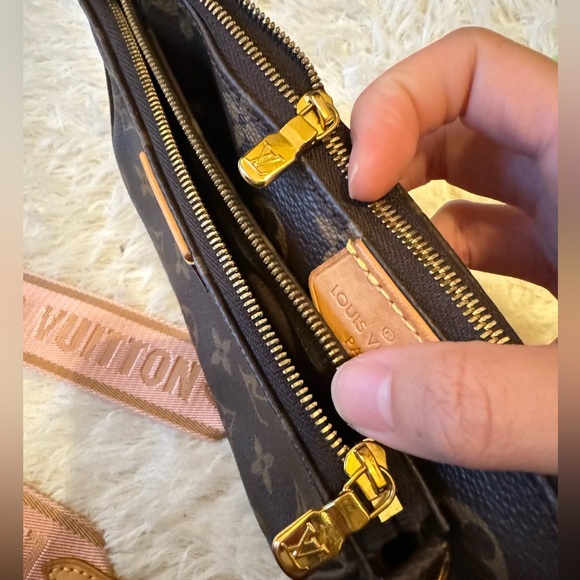holiday sales for Louis Vuitton Multi Pochette Accessories - Picture 10 of 15